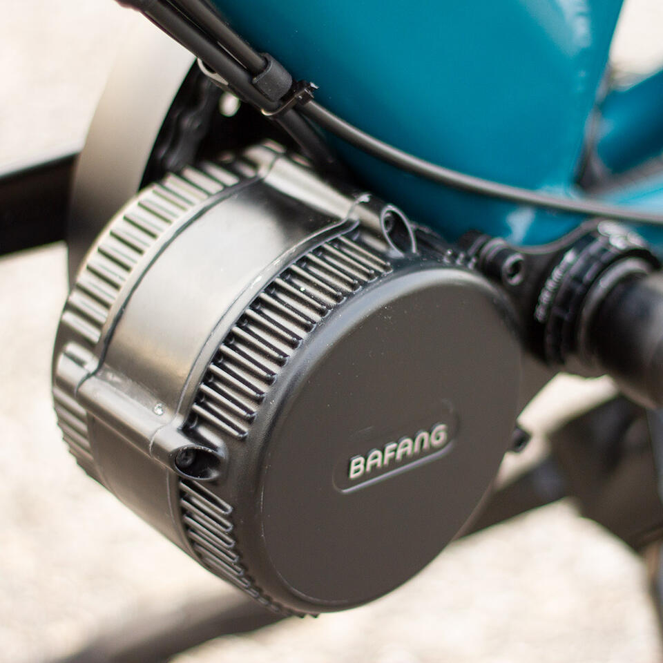 VÉLO PORTEUR ÉLECTRIQUE - MISSIVE 7 VITESSES BLEU CANARD + SACOCHE AVANT – Image 2