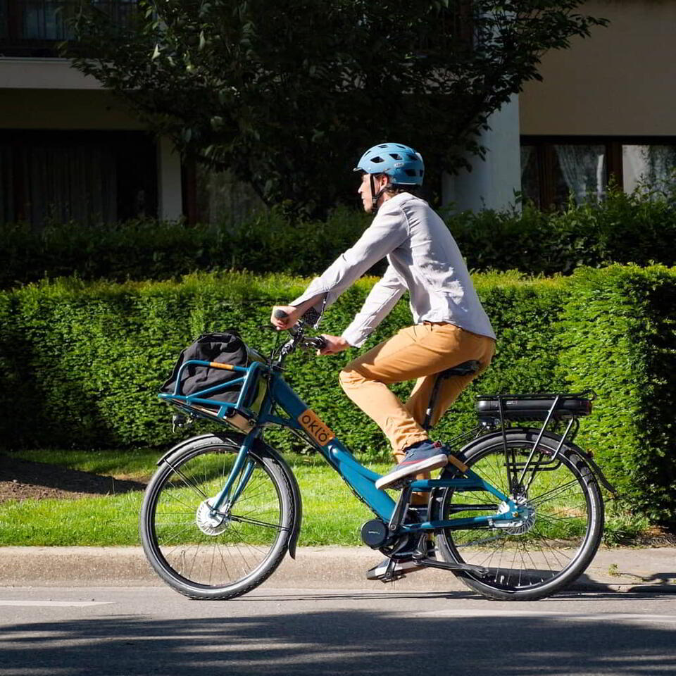 VÉLO PORTEUR ÉLECTRIQUE - MISSIVE 7 VITESSES BLEU CANARD + SACOCHE AVANT – Image 3